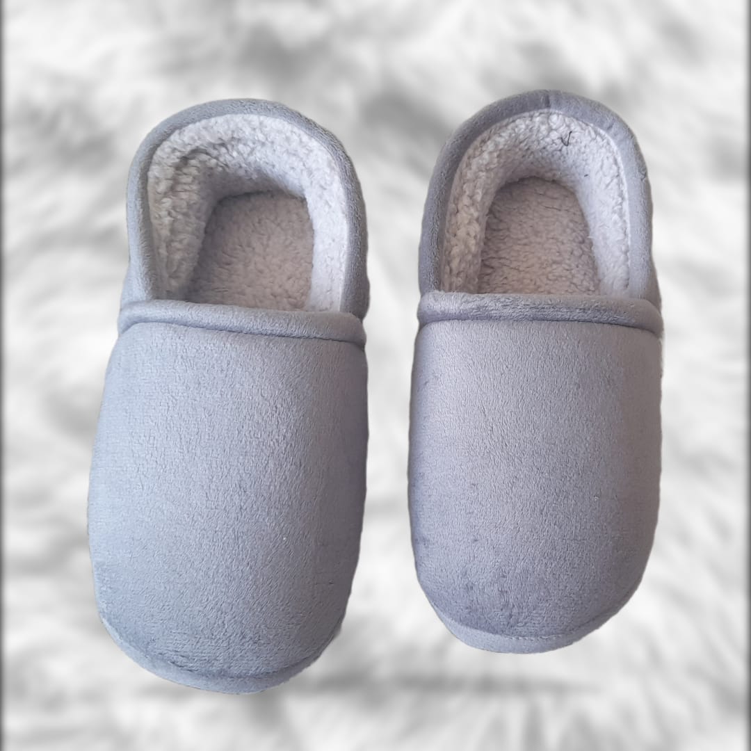 Pantufla estilo zapato plomo